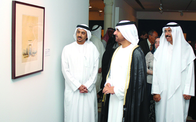 عبدالله القاسمي ومحمد المر وهشام المظلوم في افتتاح المعرض. تصوير: عبدااله حسن
