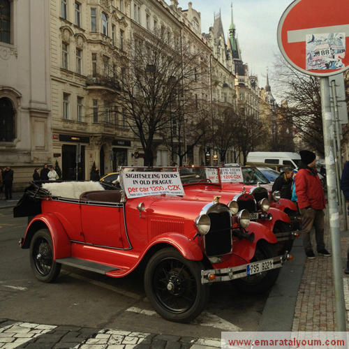 يستطيع زوار هذه المدينة الساحرة أن يقوموا باستخدام سيارات مكشوفة مزودة بمدفئة للاستمتاع بمشاهدة شوارع المدينة العتيقة