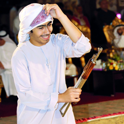 الأبناء يحافظون على التراث الشعبي والموروث الإماراتي. من المصدر