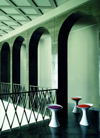 الأشكال المستديرة والمنتفخة سادت تصميمات الخمسينات. د.ب.أ