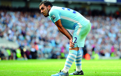 تيفيز يسعى لعرقلة طموحات يونايتد في التتويج المبكر. أ.ف.ب