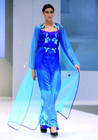 فريال البستكي: لعبت مشاركاتي المستمرة في عروض الأزياء المحلية والخارجية دوراً كبيراً في تنمية موهبتي. تصوير: أشوك فيرما