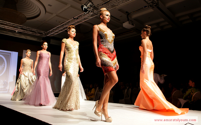 شهد فندق روتانا الشاطئ بأبوظبي معرض "ويمنز 3 إف شو"، ويستهدف المعرض كل ما يخص صحة المرأة وجمالها وتحسين حياتها. وشمل المعرض عروضاً للأزياء قدمها عدد من المصممين مثل توني ورد وفيرساتشي وجست كافالي.   تصوير: أريك أرازاس.