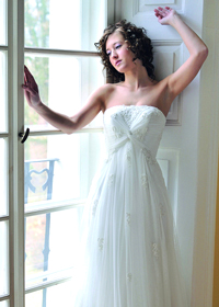 اختيار فساتين الزفاف يحتاج إلى دقة وعناية بالتفاصيل التي تختلف من شخص إلى آخر. د.ب.أ