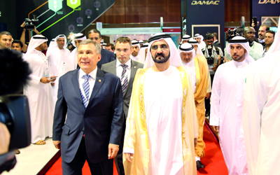 محمد بن راشد أثناء افتتاحه &laquo;ملتقى الاستثمار السنوي الثالث&raquo;. وام