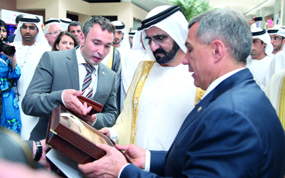 ..وخلال زيارته المعرض المصاحب للملتقى. وام