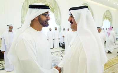 محمد بن زايد خلال استقباله حاكم أم القيوين.