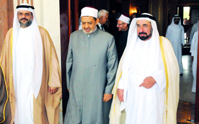 حاكم الشارقة اصطحب شيخ الأزهر في جولة بالجامعة. 	وام