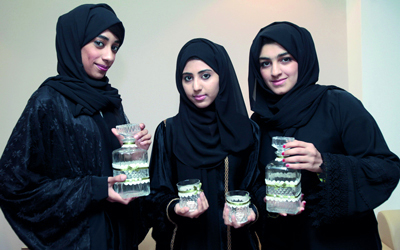 الطالبات حظين بدعم كبير لمشروعهن بعد فوزهن بجائزة مسابقة «التاجر الصغير». تصوير: باتريك كاستيلو