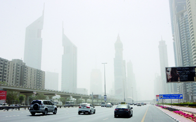 الرياح مثيرة للغبار والأتربة عند الظهيرة.	تصوير: أشوك فيرما