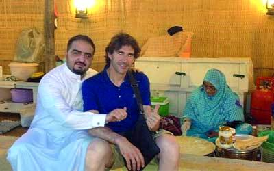 كارنكا في دبي زار برج خليفة وتناول الطعام الإماراتي وذهب إلى الصحراء. من المصدر