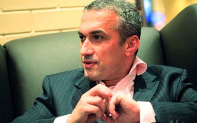 خالد العلي: لدينا قناعة معينة عن المسؤول عن اغتيال والدي لكننا لا نملك الأدلة. الإمارات اليوم