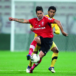 خيمينيز تخرج في نادي بالستينو ويستعد للعب مع الأهلي «فلسطينياً». تصوير: اسامة ابوغانم