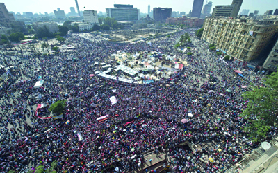 .. ومعارضو الرئيس المصري يحتشدون في ميدان التحرير للمطالبة برحيله.	أ.ف.ب