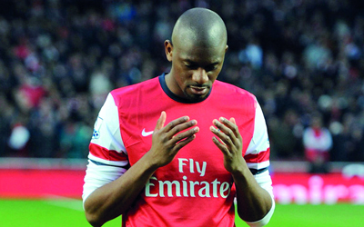 أبوديابي يقرأ الفاتحة قبل إحدى المباريات.    		      أرشيفية