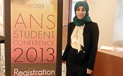 أمل وموزة في معهد ماساتشوستس للتكنولوجيا.      وام