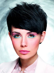 تسريحة الشعر القصير Pixie تتسم بجرأتها.          د.ب.أ