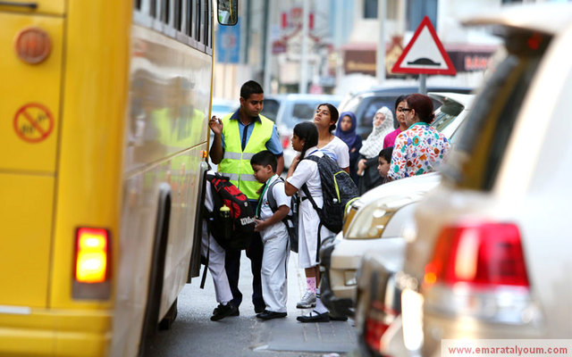 باصات المدارس الصفراء ترحب بالطلبة وتنقلهم إلى دنيا من العلاقات الاجتماعية والتعارف