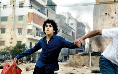 قصة الفيلم وأحداثه تدور في عام 1987 في ذروة الحرب اللبنانية الأهلية، وترصد حكاية طفل وسط كم كبير من الموت والدمار.  من المصدر