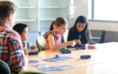 «الروبوت» يسهل تركيبه بعد شرائه ويزن نحو 15.5 غراماً.         من المصدر