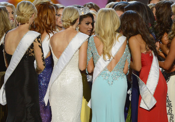 وهذه المرة الأولى التي تفوز فيها أميركية من أصول هندية بلقب ملكة جمال أميركا في الحدث الذي شاركت بها 53 متسابقة (50 ولاية اضافة على مقاطعة كولومبيا وبورتوريكو وجزر فيرجن الأميركية).