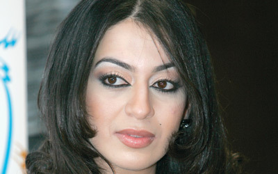 عندما رافقت أريام شقيقتها الفنانة رانيا، إلى حفل ضمن مهرجان التسوق في دبي، التقت المخرج سيمون أسمر، الذي استمع إلى صوتها، وشجعها على الغناء والمشاركة في الحفل.