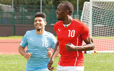 &laquo;حاولت تكثيف التدريب على أغويرو لكي أرهقه قبل لقاء سيتي ومان يونايتد&raquo; بولت (مازحاً)