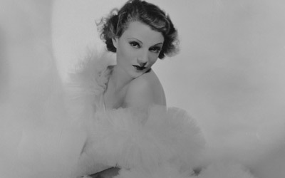 الأزياء تعد مرآة العصر، وتعبر  عن الحضارات المختلفة.  أرشيفية.