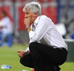 مدرب النصر يوفانوفيتش مستاء من النتيجة.   تصوير: مصطفى قاسمي