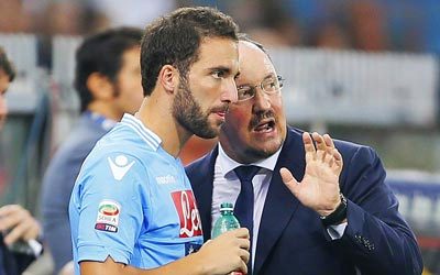 هيغواين هداف نابولي.   أ.ف.ب