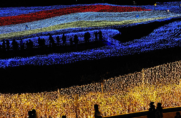 تتكون الجزيرة ونفقها ومناظرها المركبة من 7 ملايين ضوء صغير (أل.إي.دي)