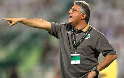 باكيتا يتطلع إلى قيادة  الشباب للفوز على النصر.    تصوير: باتريك كاستيلو