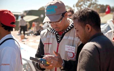 استخدام «تويتر» والرسائل النصية عزز جهود الإغاثة في المناطق المنكوبة.   المصدر:  تقرير الكوارث العالمي