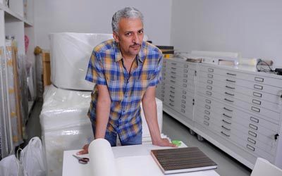 كاظم اعتبر اهتمام الإمارات بالفنان وتقديمه خارج الدولة شجع المبدعين على تقديم أعمال ميدانية ومشاريع فنية كبرى.