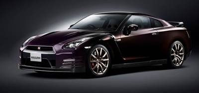 النسخة الخاصة من جي تي &ndash; آر المطلية بلون حصري "Midnight Opal"، والتي لا يتجاوز عدد السيارات المنتجة من هذه النسخة الـ100  سيارة على مستوى العالم - من المصدر