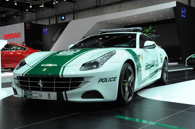 وأشار القائد العام لشرطة دبي بالإنابة اللواء خميس مطر المزينة، إلى أن إجمالي الدوريات الفارهة بلغ 12 سيارة تصل قيمتها إلى نحو 14.5 مليون درهما