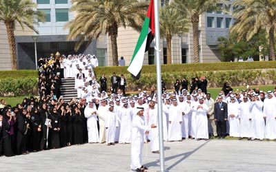 عبدالله بن زايد يدشن مراسم رفع العَلَم في وزارة الخارجية.