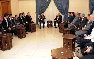 الأسد خلال استقباله وفد اللجنة الوطنية الجزائرية لدعم سورية. رويترز
