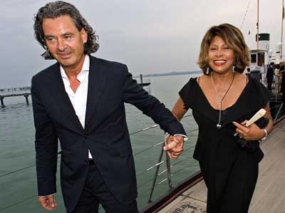 تينا تيرنر وزوجها السويسري أروين باتش