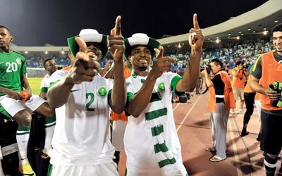 فرحة سعودية غامرة بعد الفوز على العراق 2-1. أ.ف.ب