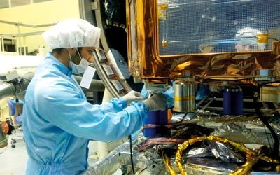 المهندسون بدأوا بتصميم «دبي سات 3». من المصدر