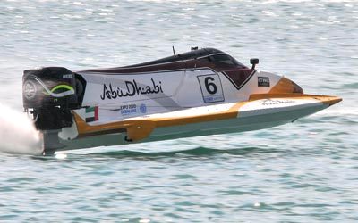 زورق أبوظبي تعرض لأعطال فنـية أجبرته على الخروج من السباق.    من المصدر