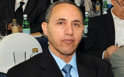 ميليشيات ثقافية في وسائل التواصل الاجتماعي تسوّق للبعض وتدمر البعض الآخر، والكثير منهم شعراء افتراضيون، وسيذوبون كالملح.  الشاعر الجزائري عزالدين ميهوبي