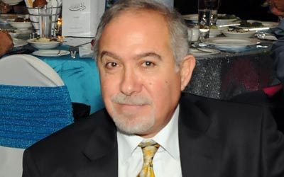 في التاريخ العربي لدينا نثر أهم بكثير من الشعر، ولكن الكثير من كتاب النثر يغيظهم هذا الكلام فهم يريدون كلمة شاعر وكأنها أفضل من ناثر. الشاعر الأردني طاهر رياض