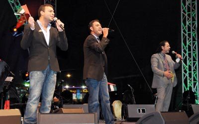 الفنانون المصريون عبروا عن سعادتهم بالمشاركة في المناسبة الغالية.  من المصدر