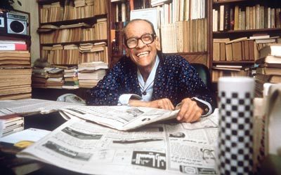 يرى إبراهيم عبدالمجيد أن الاسكندرية تغسل الإبداع وتجدده، تقترح أشكالاً خاصة، وهكذا صنعت مع الراحل نجيب محفوظ، الذي ولد قلمه الروائي فيها من جديد، فبدت أعماله التي تماست مع الإسكندرية وهي قليلة مختلفة.