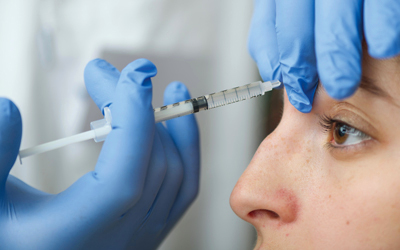 مواد ملء التجاعيد القابلة للتحلل بيولوجياً أقل خطورة من غيرها.  د.ب.أ