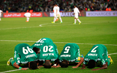 لاعبو الرجاء يأملون تحقيق «المستحيل» أمام البافاري. رويترز