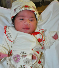 «درر» أبصرت النور الساعة 7:18 من صباح أول أيام العام الجديد 2014. من المصدر