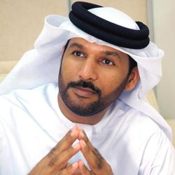 محمد البريكي :مهرجان الشعر أصبح بصمة ثقافية بارزة تجمع نخبة من الأسماء الشعرية من بينها أصوات جديدة ما يتيح فرصة التعرف إليها عن قرب.